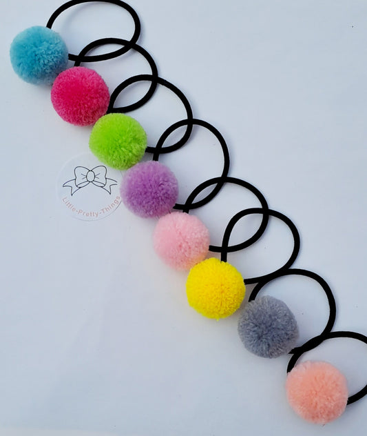 ✨️8pc Pom Pom Hair Ties✨️