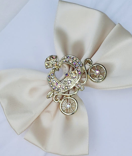 🎀Ivory Satin Bow With Princess Carriage Clip 🎀